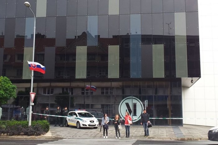 Ilustračný obrázok k článku Evakuácia obchodného centra v prvý školský deň: Anonym tu nahlásil bombu!