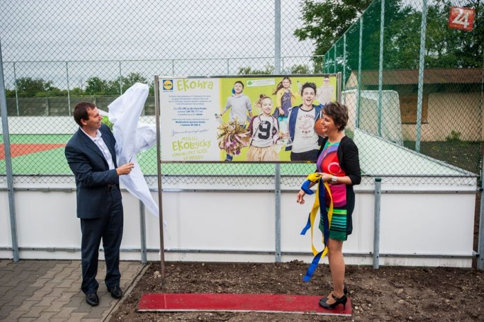 Ilustračný obrázok k článku Radosť na trnavskej základnej škole: Nové ihrisko za vyzbierané fľaše!