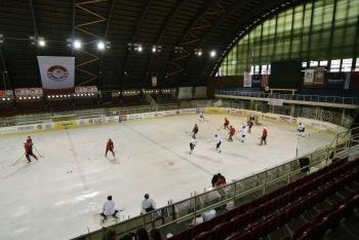 Ilustračný obrázok k článku Hokejové súťaže sa pripravujú na novú sezónu: TOTO je rozpis zápasov Bystrice v 2.lige