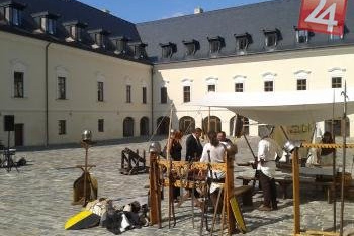 Ilustračný obrázok k článku Vígľašský zámok už oficiálne otvorili: Izby v stredovekom duchu a rytierska sála pre zamilovaných!