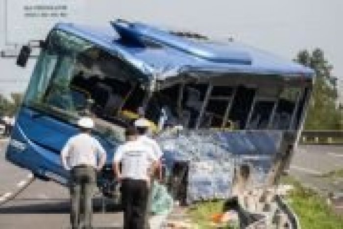 Ilustračný obrázok k článku Havária autobusu: V nemocnici po týždni ostáva sedem žien