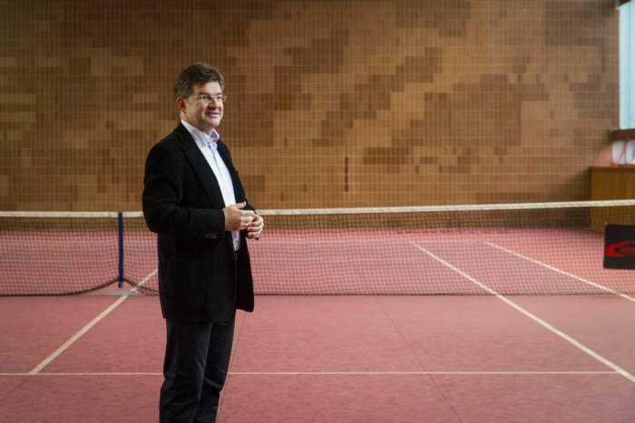 Ilustračný obrázok k článku Rakety v rukách diplomatov: Charita na tenisových dvorcoch