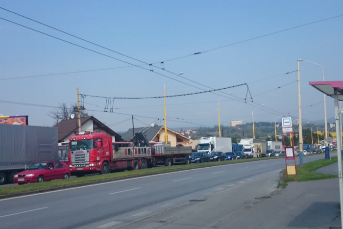 Ilustračný obrázok k článku Obrovské kolóny áut v Prešove: Pozrite si VIDEO priamo z miesta