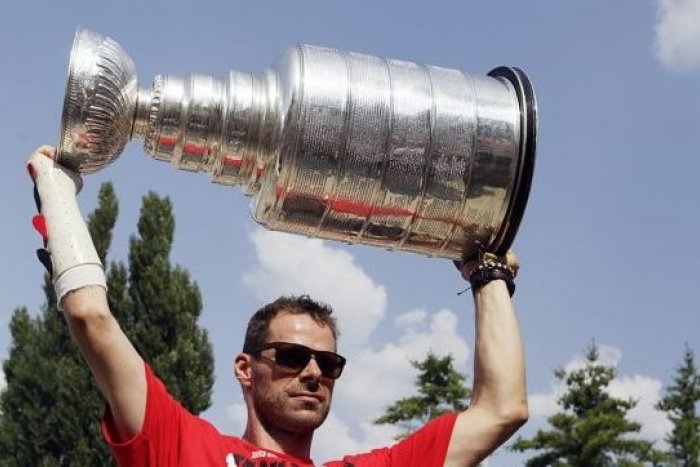 Ilustračný obrázok k článku Bystrický držiteľ Stanleyho pohára nestráca nádej: Handzuš verí v návrat do NHL