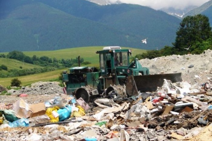 Ilustračný obrázok k článku Hrádok vypovedal Mikulášu zmluvu o ukladaní odpadu: O pol roka nebudú mať Mikulášania kde skládkovať