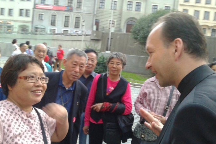 Ilustračný obrázok k článku Exkluzívne video: Biskup Haľko sa modlil s čínskymi katolíkmi