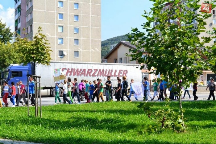 Ilustračný obrázok k článku Revúca pripomínala malú Kodaň: Učitelia na vyučovanie prichádzali na bicykloch a kolieskových korčuliach