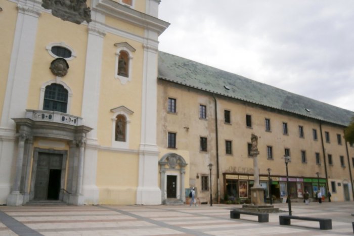 Ilustračný obrázok k článku Dočká sa opravy: Vzácna socha pred kostolom dostane druhú šancu