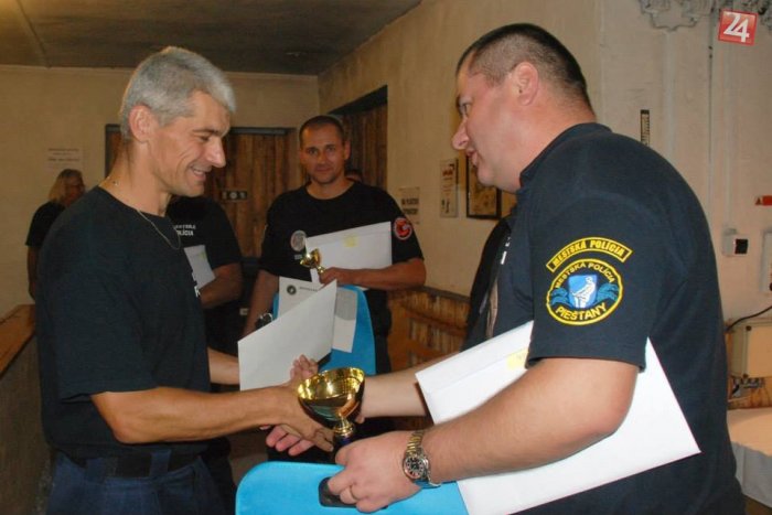 Ilustračný obrázok k článku Bystrický policajt to so svojou zbraňou naozaj vie: Čítajte, čo sa mu podarilo!