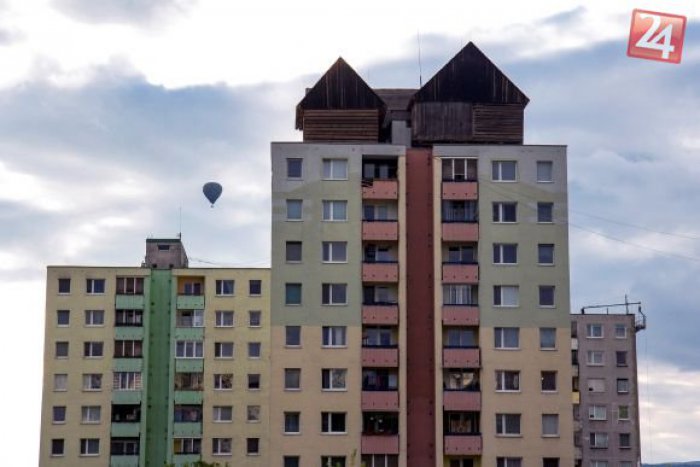 Ilustračný obrázok k článku Košické drevenice na paneláku oslavujú výročie: Počas Bielej noci sa TAKTO rozsvietia!