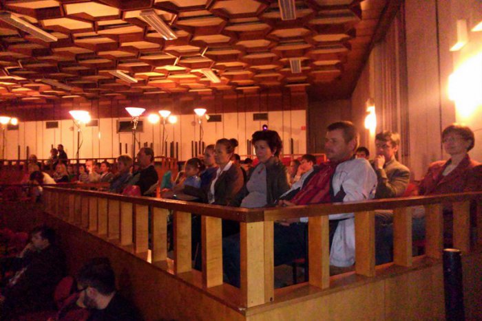 Ilustračný obrázok k článku Ušľachtilý čin gymnazistov z Rožňavy: Chlapcovi v bdelej kóme zorganizovali benefičný koncert