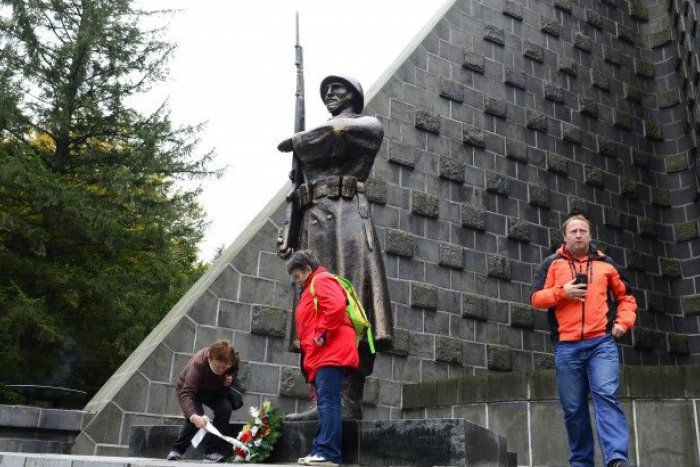 Ilustračný obrázok k článku Deň obetí Dukly: Prešlo 70 rokov od najkrvavejšej bitky 2. svetovej na území SR