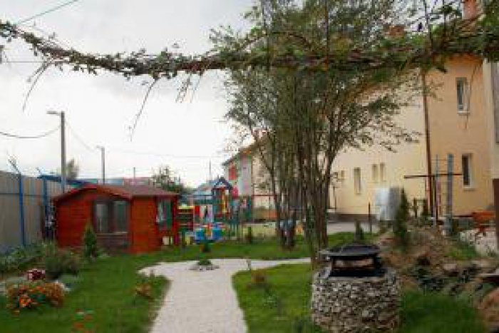 Ilustračný obrázok k článku Ťažko skúšané deti v Prievidzi sa môžu tešiť z nových atrakcií: Aha, čo všetko vyrástlo v ich dočasnom domove!