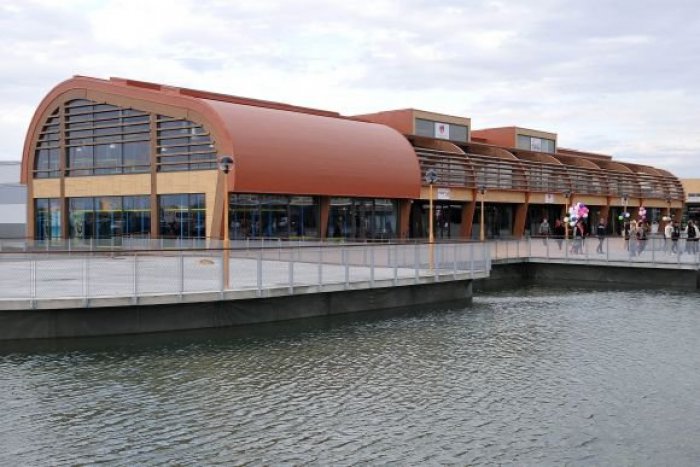 Ilustračný obrázok k článku Slovenský Parndorf zaujal: One Fashion Outlet vo Voderadoch nominovali na stavbu roka