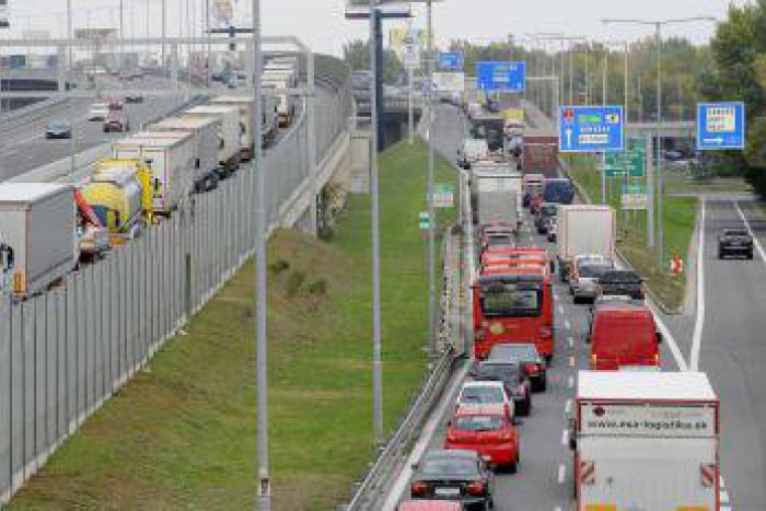 Ilustračný obrázok k článku Bratislavu chcú rozdeliť na zóny: Do jednej pustia viac áut, do inej naopak menej