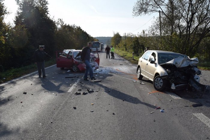 Ilustračný obrázok k článku FOTO Hrozivá dopravná nehoda troch áut: Dvaja ťažko zranení!