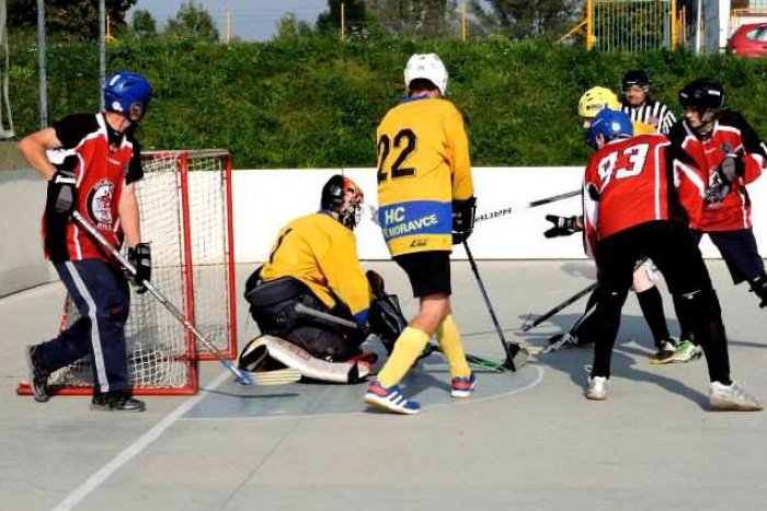 Ilustračný obrázok k článku Zlatomoravecká hokejbalová liga pokračovala v zápasoch play off: Penguins zažiarili, Bruins prehrali kontumačne
