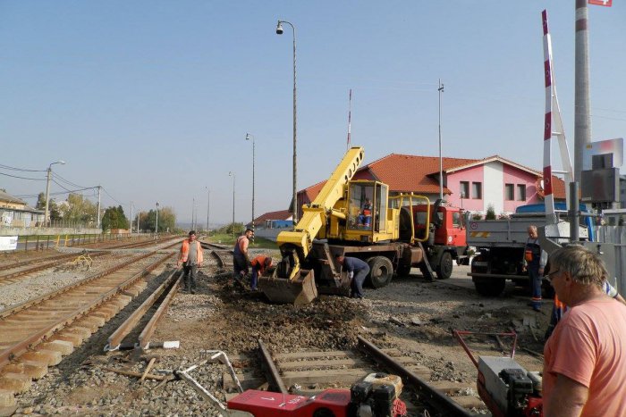Ilustračný obrázok k článku Oprava železničného priecestia v Moravciach OBRAZOM: Pozrite, aké práce na mieste už prebehli