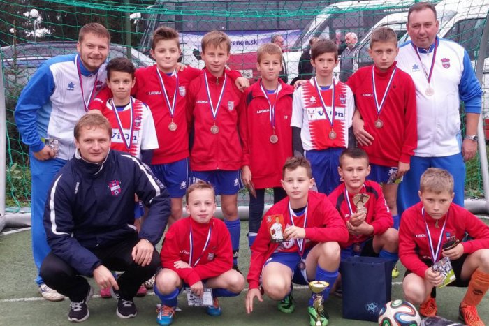 Ilustračný obrázok k článku Mladí futbalisti z Moraviec opäť bodovali: Domov prišli s medailami na krku