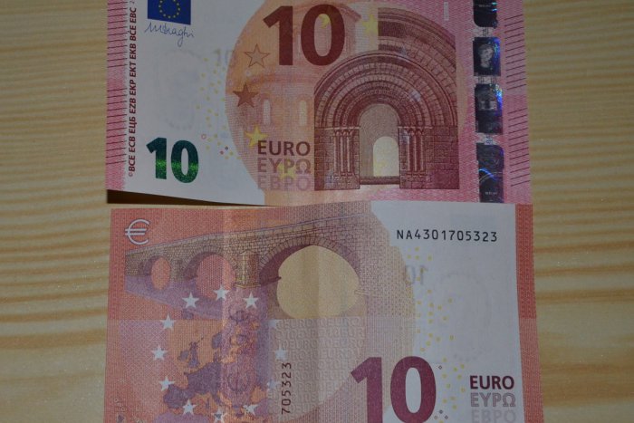 Ilustračný obrázok k článku Nová desaťeurová bankovka v obehu: Ako overíte jej pravosť?