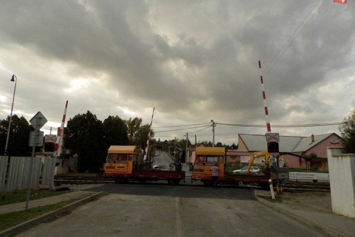 Ilustračný obrázok k článku VIDEO: Oprava priecestia v Moravciach je ukončená. Pozrite si jeho otvorenie