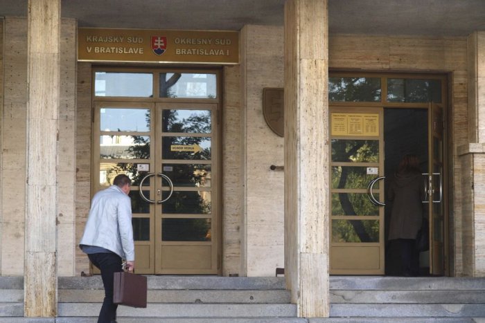 Ilustračný obrázok k článku Proces s autičkárskym gangom pokračuje. Vypovedať by mali svedkovia, ktorí sa naposledy nedostavili