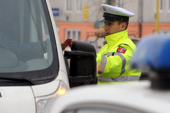 Ilustračný obrázok k článku Policajti idú znovu kontrolovať vodičov v Poprade a okolí: Všetky dôležité info vnútri!