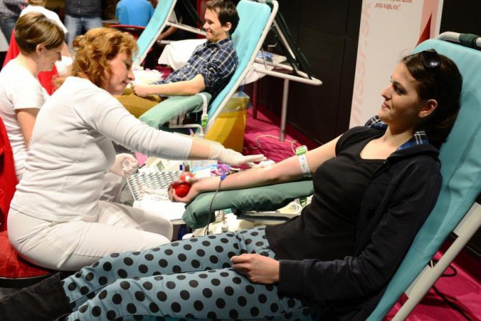 Ilustračný obrázok k článku Mobilný odber počas štyroch hodín: Darovať krv budete môcť aj na úrade