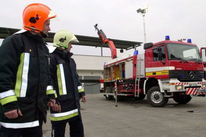 Ilustračný obrázok k článku Bratislavskí hasiči mali rušné ráno. Odstraňovali škody spôsobené vetrom