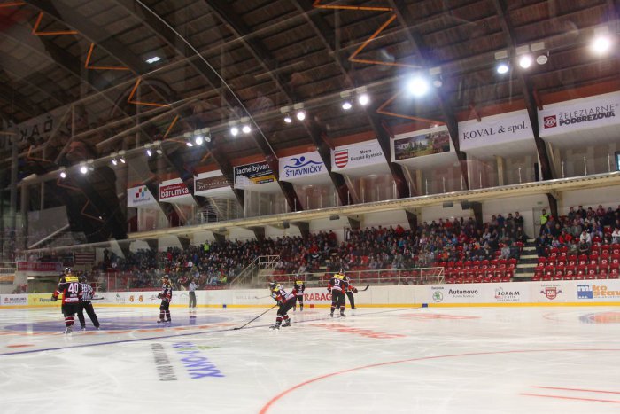 Ilustračný obrázok k článku Bystrická hokejová mládež vykorčuľuje na ľad: Rozpis prípravných zápasov v kocke
