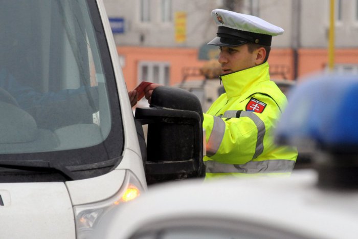 Ilustračný obrázok k článku Za volantom sa oplatí byť pozorný: Policajná akcia v našom okrese!