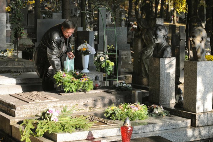 Ilustračný obrázok k článku Dušičky sa už blížia: Breznianski policajti posilnia hliadky na cintorínoch