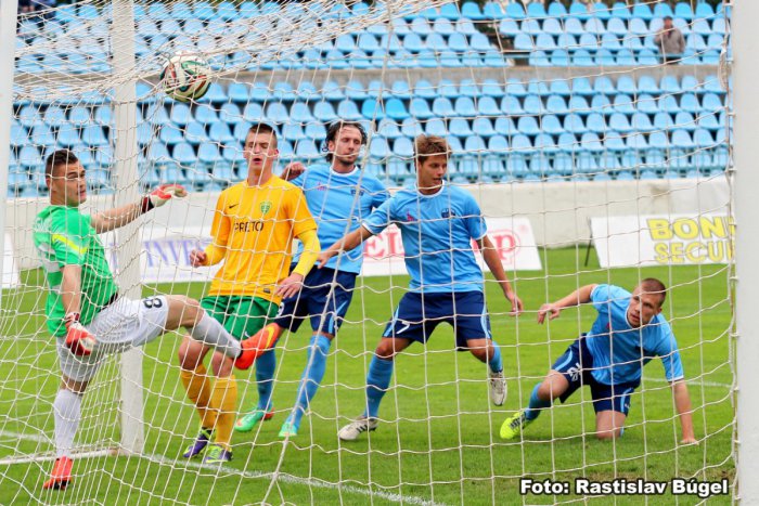 Ilustračný obrázok k článku Futbalisti s ďalšou prehrou: Vyhrávali o dva góly, napokon podľahli juniorke Slovana