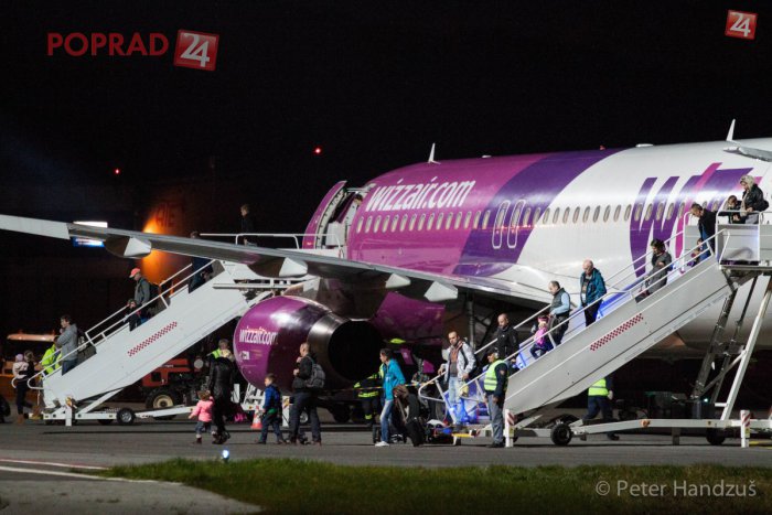 Ilustračný obrázok k článku Popradské faux pas: Lietadlo Wizzair na letisku neprivítal nik!