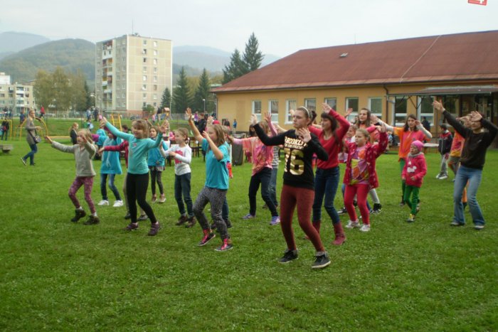 Ilustračný obrázok k článku Revúckym žiakom neprekážalo prísť do školy v sobotu: Učitelia piekli palacinky!