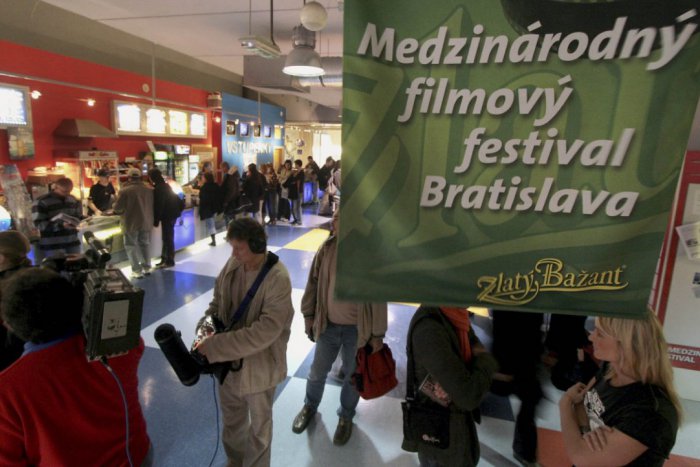 Ilustračný obrázok k článku Tento týždeň v Bratislave štartuje obľúbený Medzinárodný filmový festival. Pozrite sa, čo je jeho súčasťou