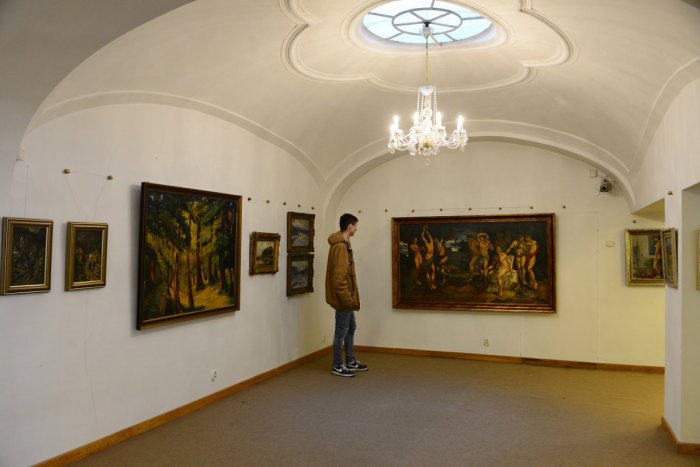 Ilustračný obrázok k článku Kolobeh príbehov Jozefa Srnu: V Kopplovej vile výstava obrazov plných nádeje či smútku