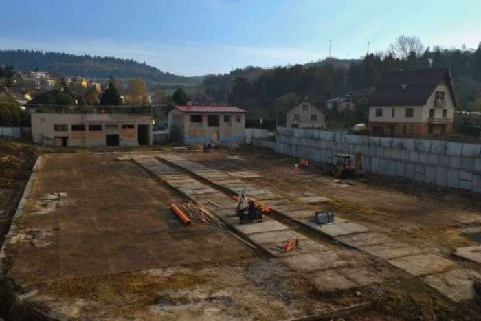 Ilustračný obrázok k článku Odštartovala rekonštrukcia zimného štadiónu v Levoči: Toto sa počas obnovy vybuduje...