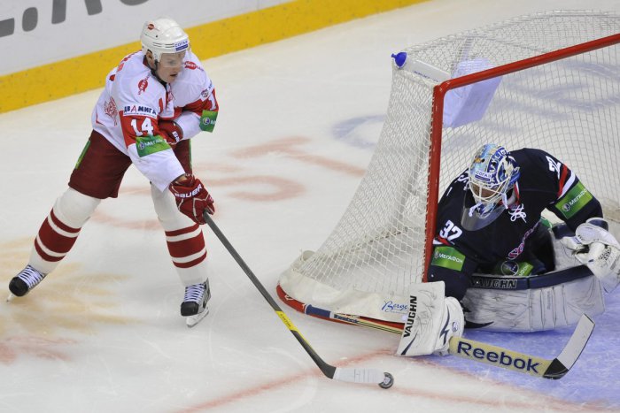 Ilustračný obrázok k článku Hokejový Slovan posilnil svoj káder angažovaním Ružičku. Získať chce aj Švárneho