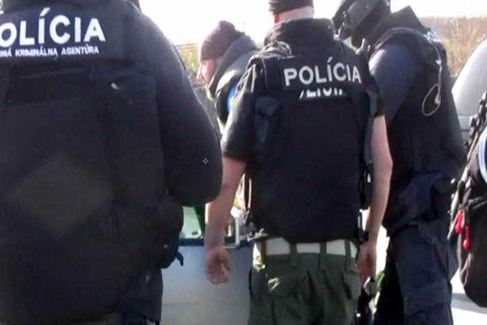 Ilustračný obrázok k článku Protidrogová policajná akcia pri Avione: Polícia údajne zatkla niekoľko podozrivých osôb