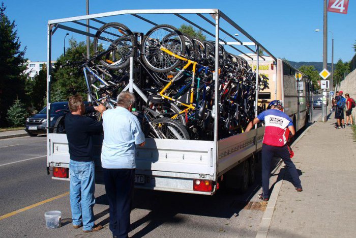 Ilustračný obrázok k článku Nadšenci jazdy na dvoch kolesách, cyklobus je späť: Takto bude jazdiť v okolí Bystrice