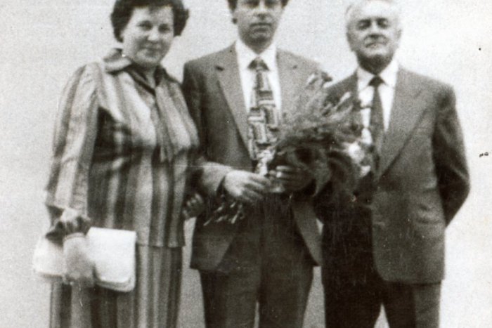 Ilustračný obrázok k článku Revolučné časy v Prešove očami pamätníka: Všetko bolo oblepené plagátmi, takto vyzerali výklady na Vianoce!