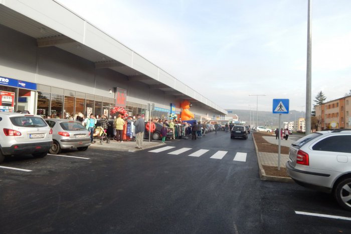 Ilustračný obrázok k článku Komplikovaná doprava pri novom žiarskom nákupáku: Rozporuplná jednosmerka, čo na to policajti?