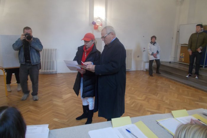 Ilustračný obrázok k článku Milan Kňažko strávi deň s rodinou. Volebnú účasť odhaduje okolo 50 percent