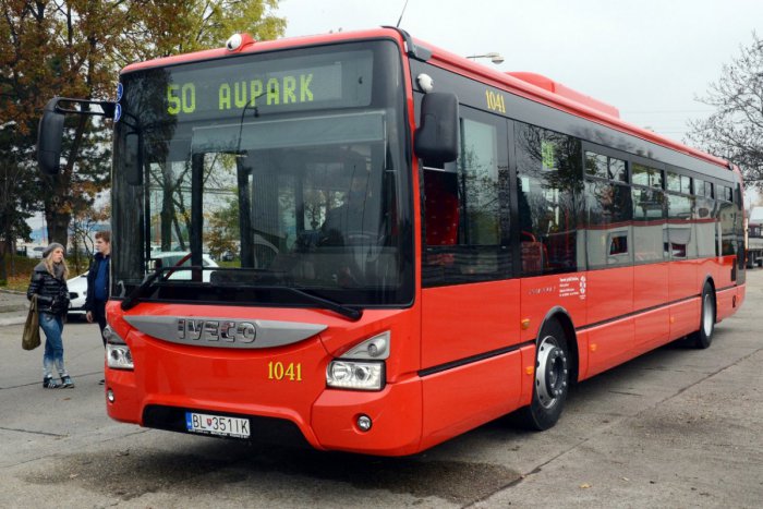 Ilustračný obrázok k článku Po Bratislave jazdia nové a komfortnejšie autobusy. Do konca roka by ich malo pribudnúť ešte 16