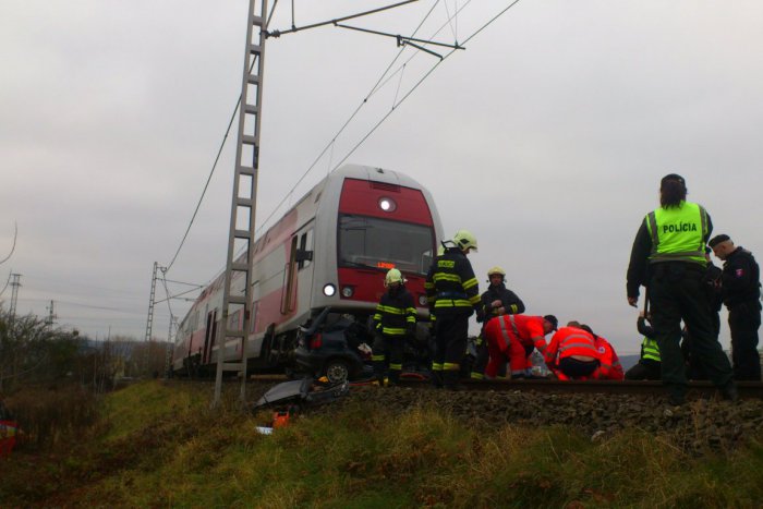 Ilustračný obrázok k článku V Prešove došlo k tragédii: Na železničnom priecestí sa zrazil vlak so škodovkou!