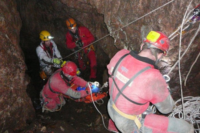 Ilustračný obrázok k článku FOTO: Rožňavskí jaskyniari trénujú, záchrana človeka je pre nich top prioritou