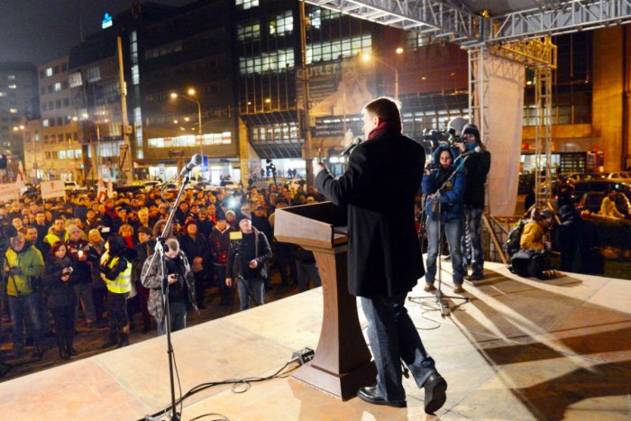 Ilustračný obrázok k článku Ďalšia hromadná demonštrácia v Bratislave: "Aby si tu smradi nerobili čo chcú," ozývalo sa od mikrofónu