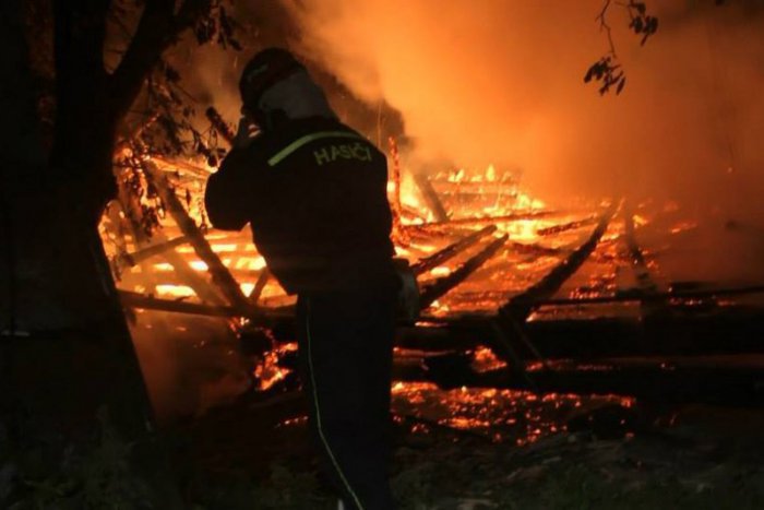 Ilustračný obrázok k článku Na Dovčíkovej v Rožňave horelo, hasiči museli ratovať unimobunku