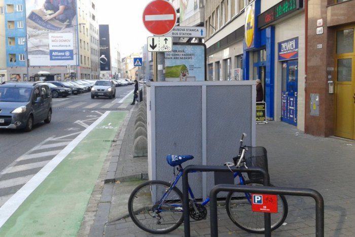 Ilustračný obrázok k článku Na Dunajskej ulici vznikla protismerka pre cyklistov, na ktorej pôjde doslova o život